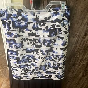 White House black market Blue and White layered Skirt size 6 Like New